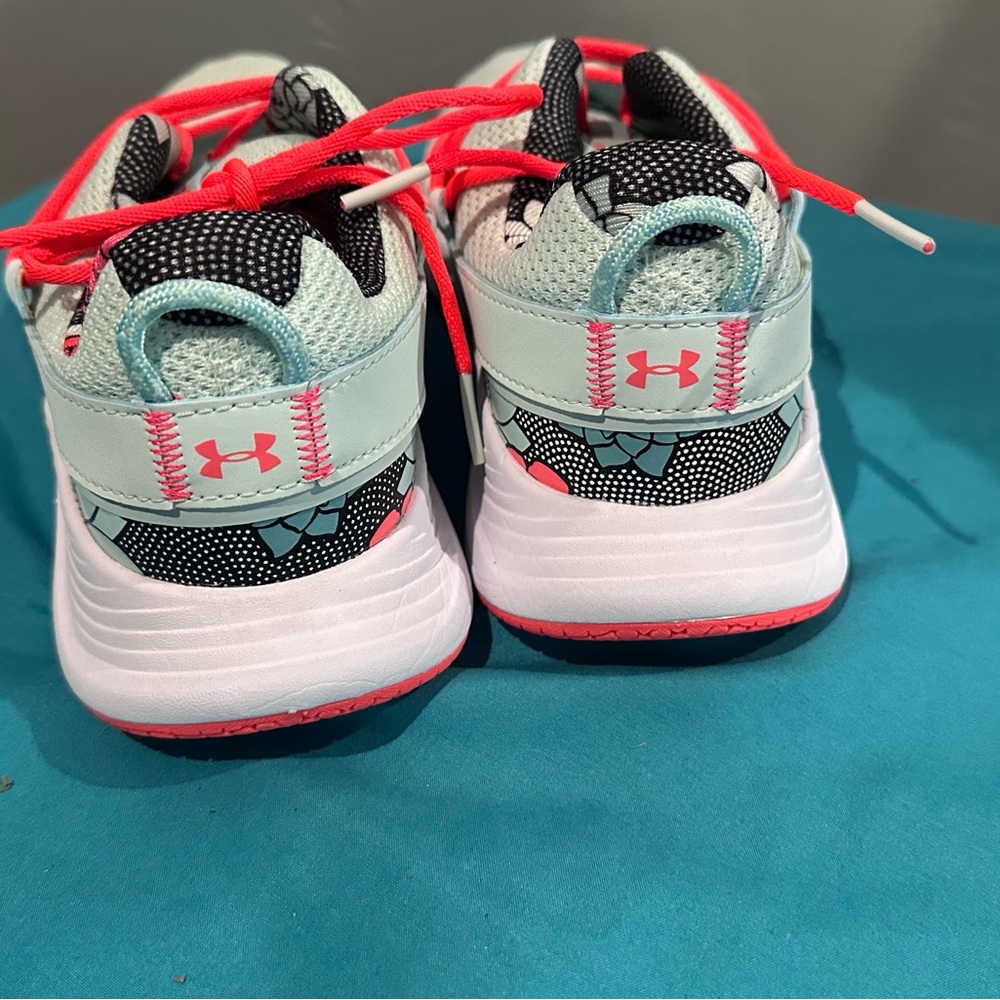 Under Armour Charged Breathe Sneakers - Picture 3 of 6